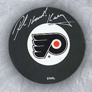  BOB KELLY Philadelphia Flyers SIGNED Hockey PUCK Sports 