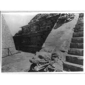    Pyramid of Quetzalcoatl,Teotihuacan,Mexico,dragons