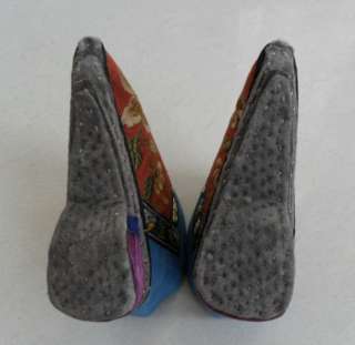 Chinese Ancient Womans Old Embroidery Shoe  