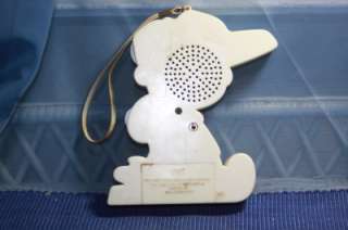   Features Charlie Brown Transistor AM Radio Snoopy Woodstock  
