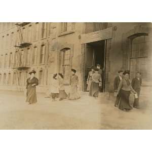   workers (not the youngest) leaving the Coventry Co., Mill, Anthon