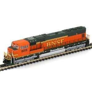  N RTR SD75M BNSF/Heritage #8213 Toys & Games