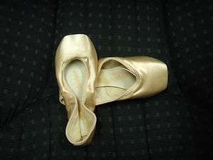 Ballet pointe shoes   So Danca  