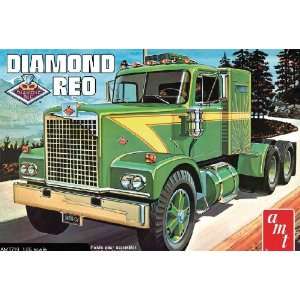    AMT 1/25 Diamond Reo Tractor Cab w/Sleeper Kit Toys & Games