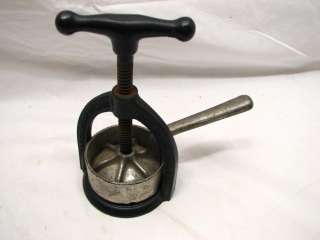LANDERS &FRARY CAST IRON KITCHEN JUICER TOOL MEAT PRESS  