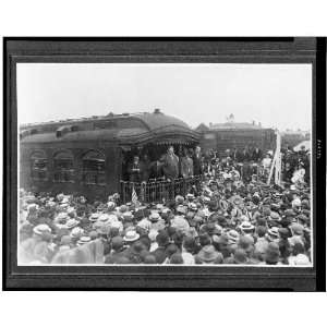    William H. Taft, 1909, standing on train, campaign