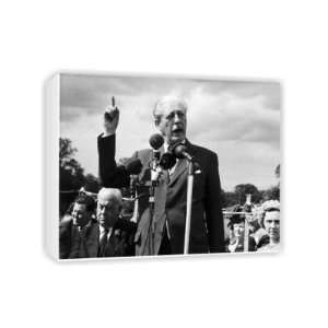  Harold MacMillan   Canvas   Medium   30x45cm