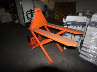 Presto Lifts, 32 Height, 2200 Lb Capacity, Less Than One Hour Use New 